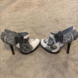 Report Signature heels